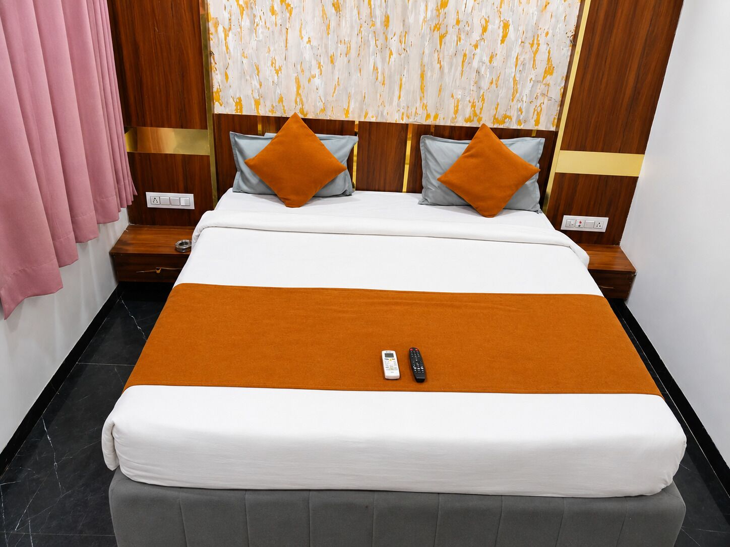 Luxury Suite | Desk, free WiFi