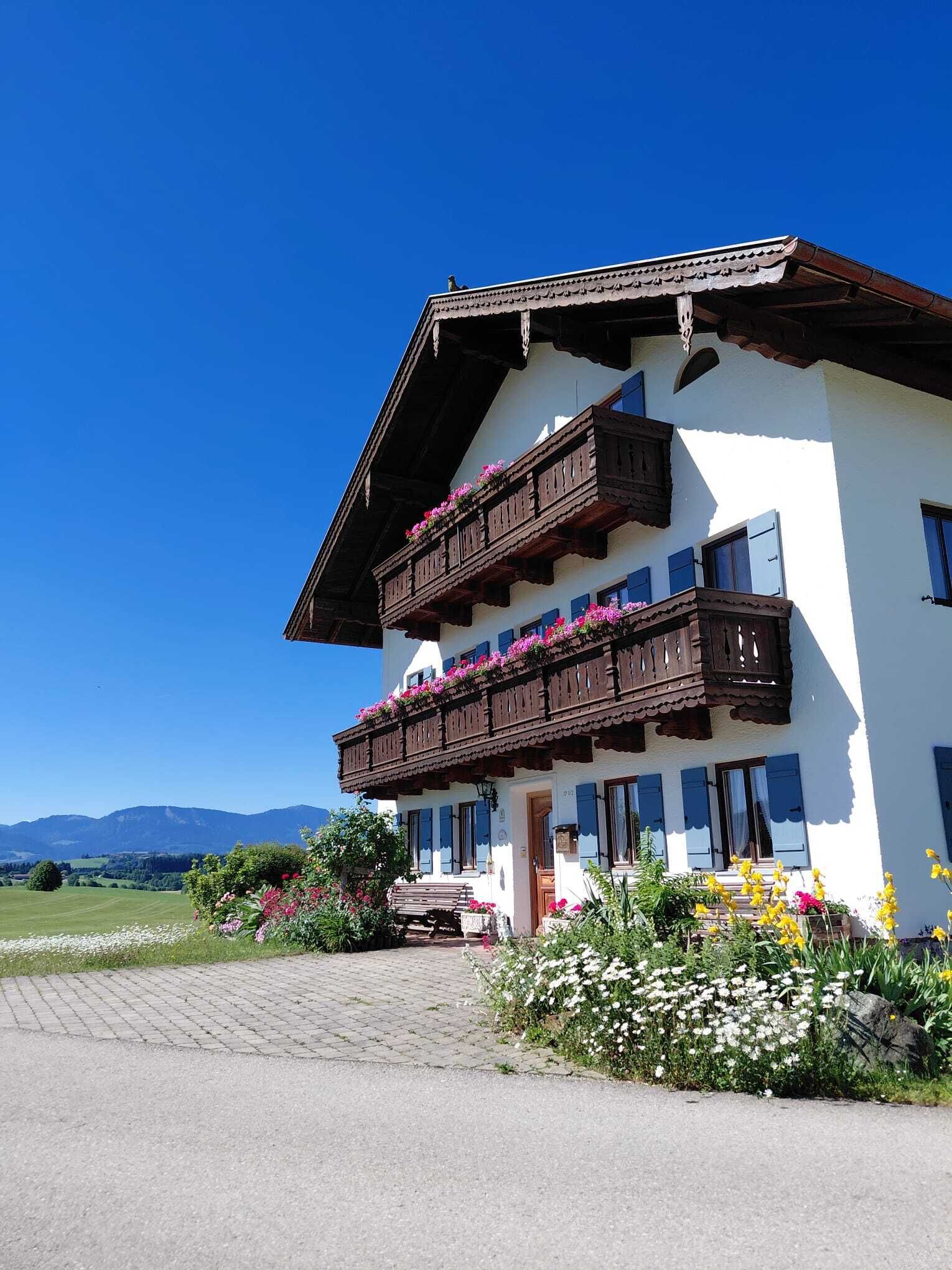 Ferienwohnung Asbichlerhof (DE Bad Endorf) - Gabriel Petra --Hofansicht