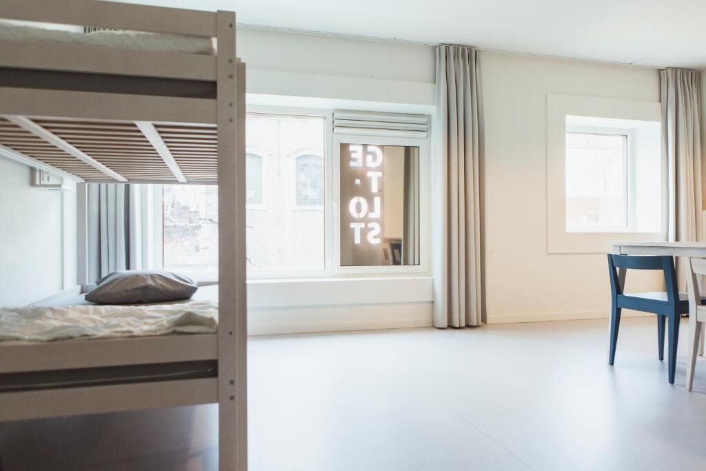 Dormitório compartilhado básico, somente para mulheres | Cofres nos quartos, cortinas blackout, quartos à prova de som