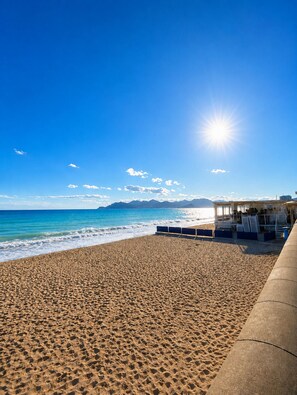 Beach - Panoramic sea view • Swimming pool • Terrace • Tennis court • Parking • Cannes (Cannes)