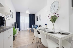 Interior - Comfortable Apartment in Warsaw for 4 Guests with Balcony by Noclegi Renters (Warszawa)