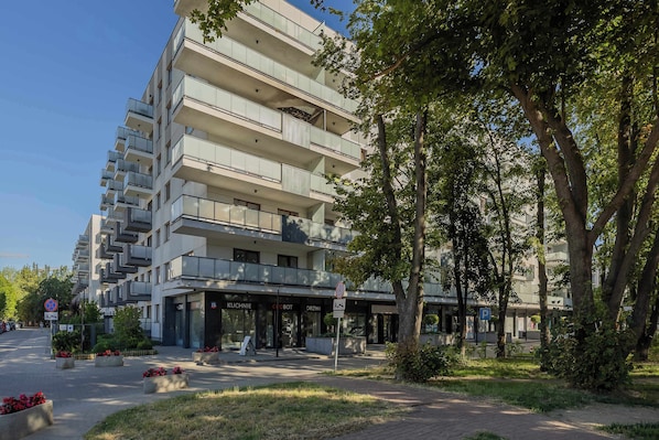 Exterior - Comfortable Apartment in Warsaw for 4 Guests with Balcony by Noclegi Renters (Warszawa)