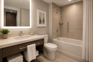 Chambre Économique | Salle de bain | Articles de toilette gratuits, sèche-cheveux, serviettes fournies, savon