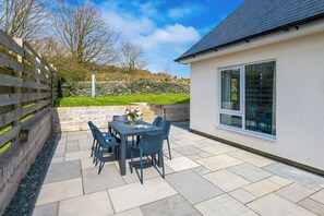 Outdoor dining - Moranedd Bach (Holyhead)