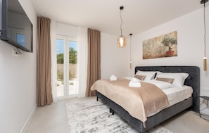 Travel cot, free WiFi - Stunning home in Pridraga (Pridraga)