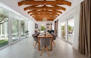Dining - Stunning home in Pridraga (Pridraga)