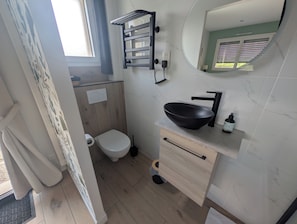 Shower, towels, toilet paper - Room near the 24 Hours of Le Mans racetrack, Antarès, Le Mans FC Stadium, and the exhibition center! (Ruaudin)