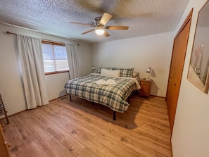 Internet, bed sheets - Wilderness Edge | Hot Tub, Wifi, Fireplace (Packwood)