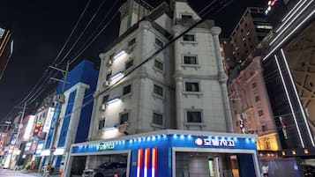 المنشأة من الخارج