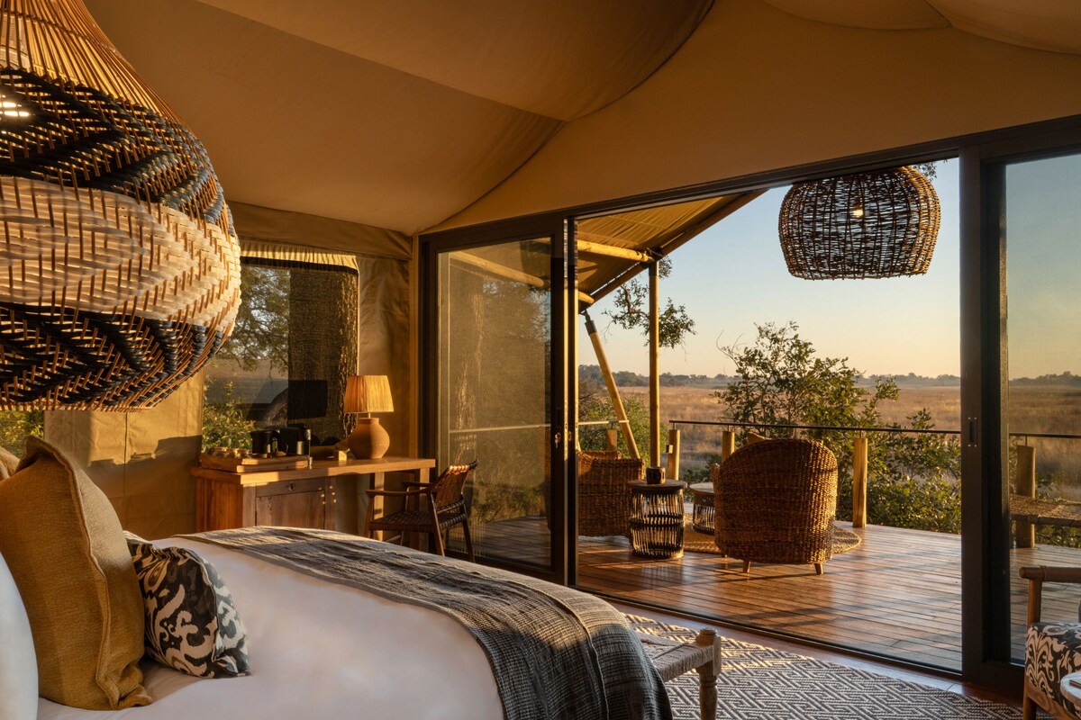 Luxury Tents | Cofres nos quartos, ferros/tábuas de passar roupa, Wi-Fi de cortesia