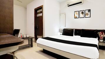 Classic Room | Desk, free WiFi, bed sheets