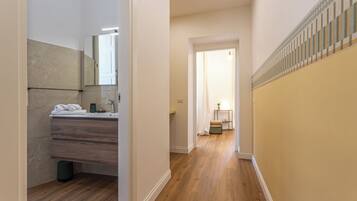 Chambre Triple Deluxe, plusieurs lits | Salle de bain
