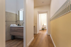 Deluxe Triple Room, Multiple Beds | Bathroom - Eufonia Vatican Golden Suites (Roma)