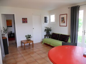 Living area - Gîte de Maric: Among Olive Trees with Pool, Stunning Mountain Views (Aubres)