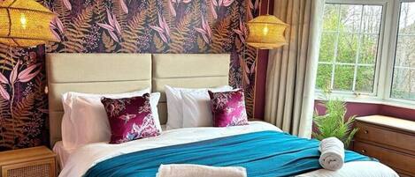 Iron/ironing board, travel cot, WiFi, bed sheets
