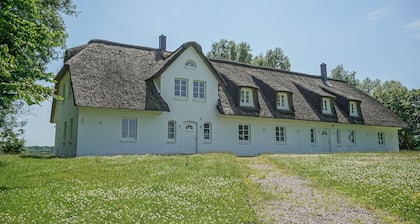 Dünenwarft Thatched-Roof House: Vacation Home for Large Groups with a Wellness Area for 3
