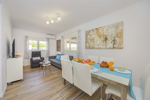 Dining - Villa Can Blau with private pool near the beach in Alcudia (Alcudia)