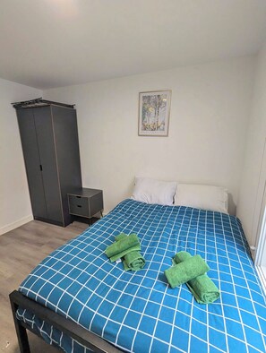 1 chambre, fer et planche à repasser, Wi-Fi, draps fournis