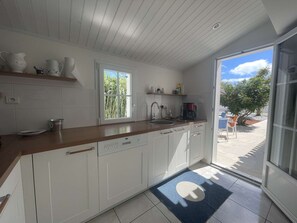 Private kitchen - Cozy house near the beach - 8 guests (L'Épine)