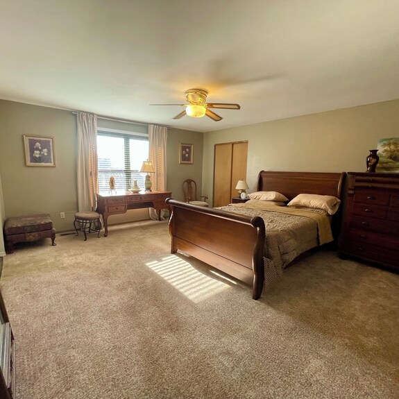 Charming 3-bedroom , 2 Bath House With A/c, Fast Wifi, Pet Friendly - O'Fallon, MO