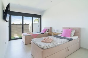 4 habitaciones, tabla de planchar con plancha, wifi y ropa de cama 