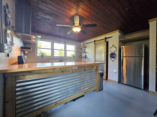 Bright & Spacious Living – Modern Amenities in a Peaceful Lakeland Neighborhood