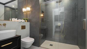 Dusche, Handtücher, Shampoo