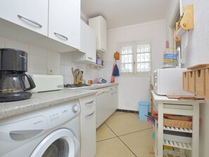 Private kitchen - Duplex apartment with sea view in the heart of Le Grau-du-Roi - 4 guests (Le Grau-du-Roi)