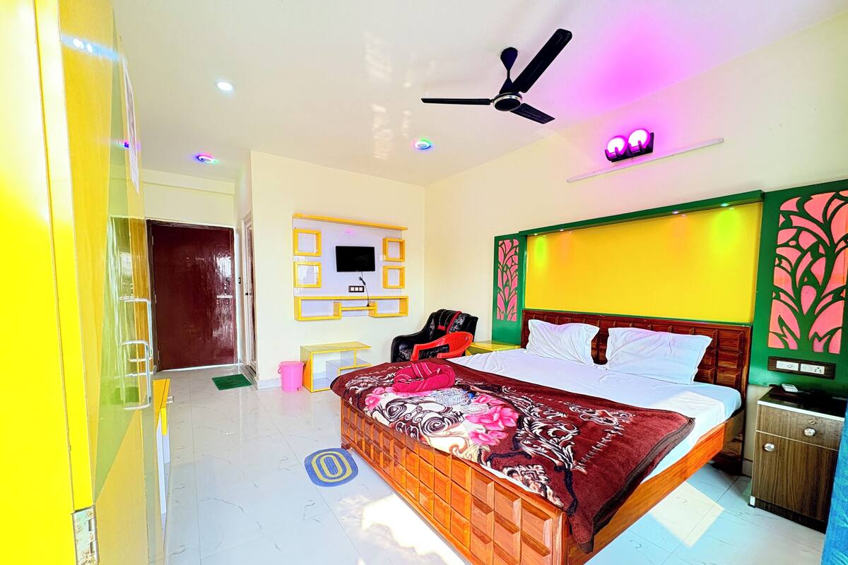 Phòng đôi Deluxe, quang cảnh thành phố | Bàn, truy cập Internet không dây miễn phí 