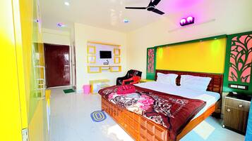 Deluxe Double Room, City View | Desk, free WiFi