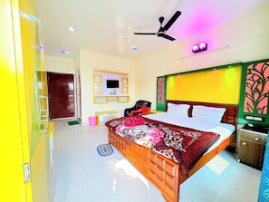 Desk, free WiFi - Mandarmani Hotel Manaskanya nr. Seabeach (Mandarmani)
