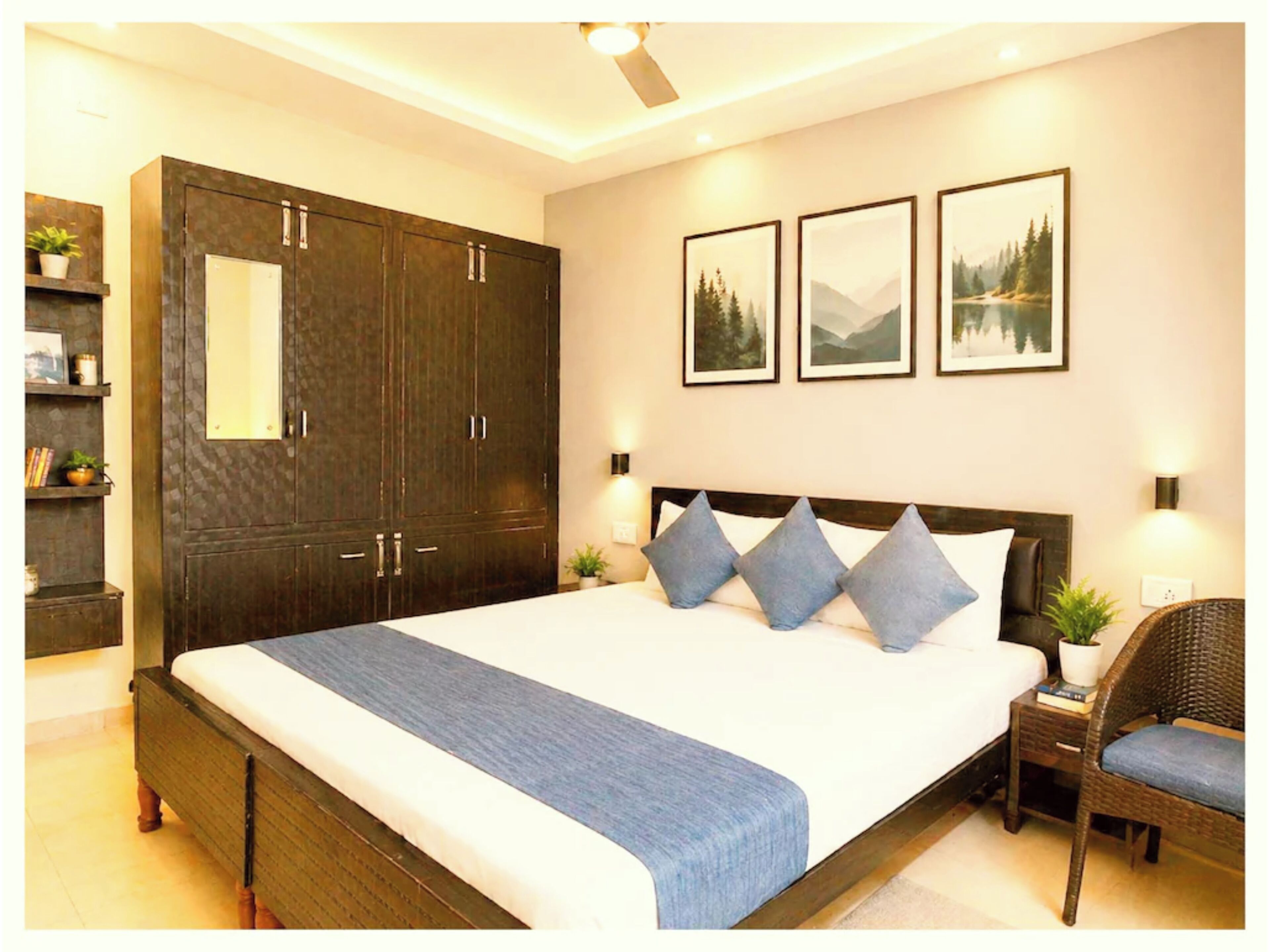 Deluxe Double Room, Multiple Beds | Hypo-allergenic bedding, desk, soundproofing, bed sheets
