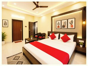Hypo-allergenic bedding, desk, soundproofing, bed sheets - Hotel Moon City  (Puri)