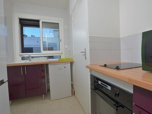 Private kitchen - Apartment T2, sea view - 4 guests (Le Grau-du-Roi)