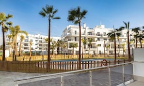 Property grounds - Premium Family Apartment in Playa Granada - 3 bedrooms, pool, and golf (Motril)