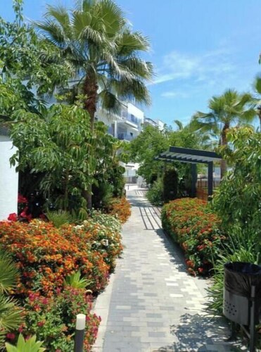Premium Family Apartment in Playa Granada - 3 bedrooms, pool, and golf