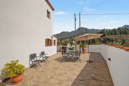 Casa La Era La Palma Apartment with Mountain Views, Wi-Fi and Air Conditioning