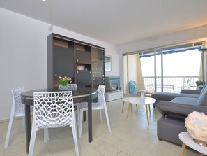 Dining - Apartment sea view with garage (Le Grau-du-Roi)