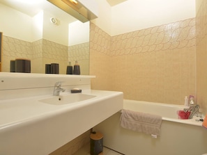 Bathroom - Apartment sea view with garage (Le Grau-du-Roi)