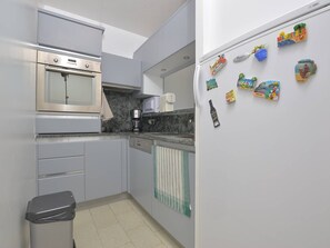 Private kitchen - Apartment sea view with garage (Le Grau-du-Roi)