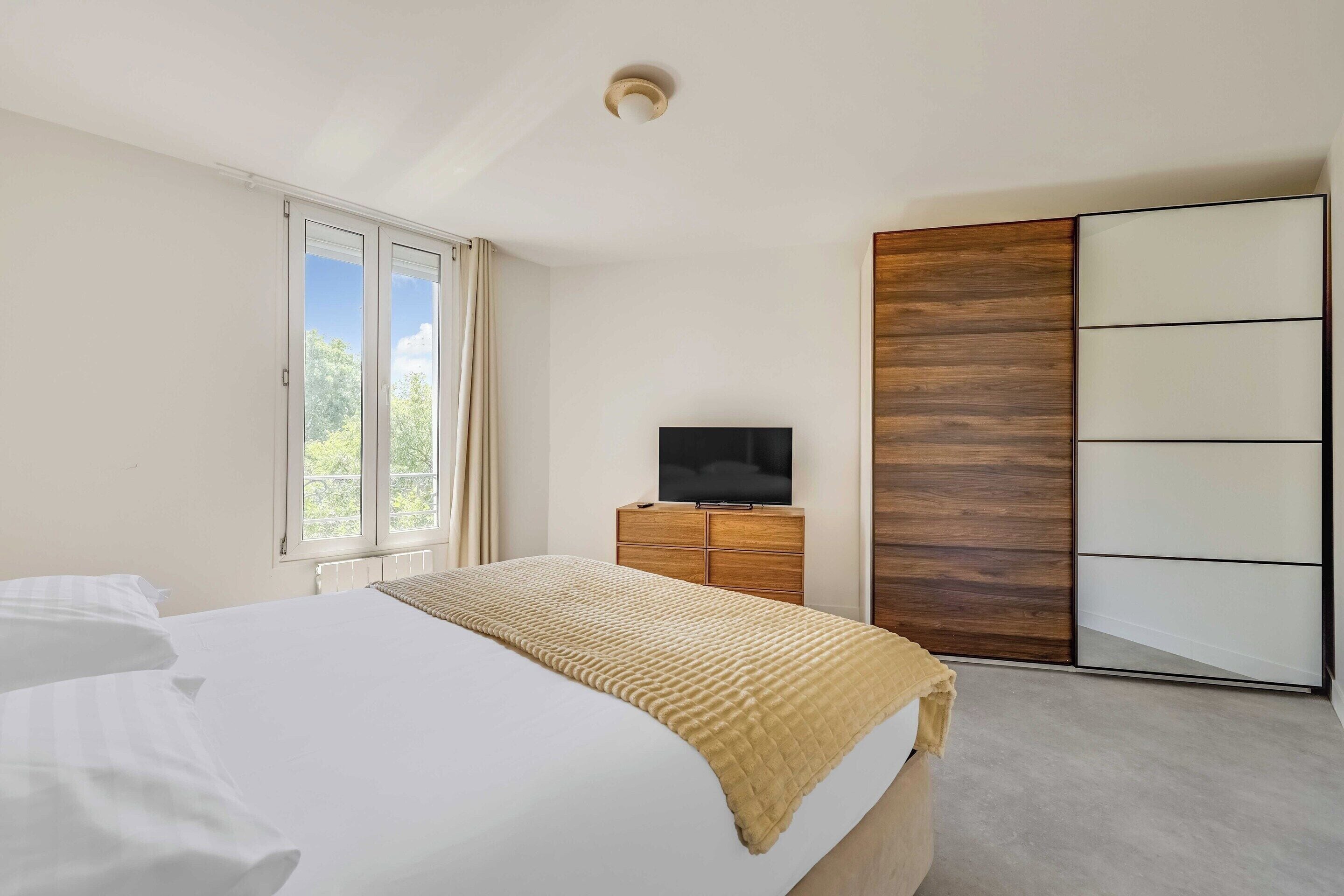 1 bedroom, laptop workspace, iron/ironing board, bed sheets