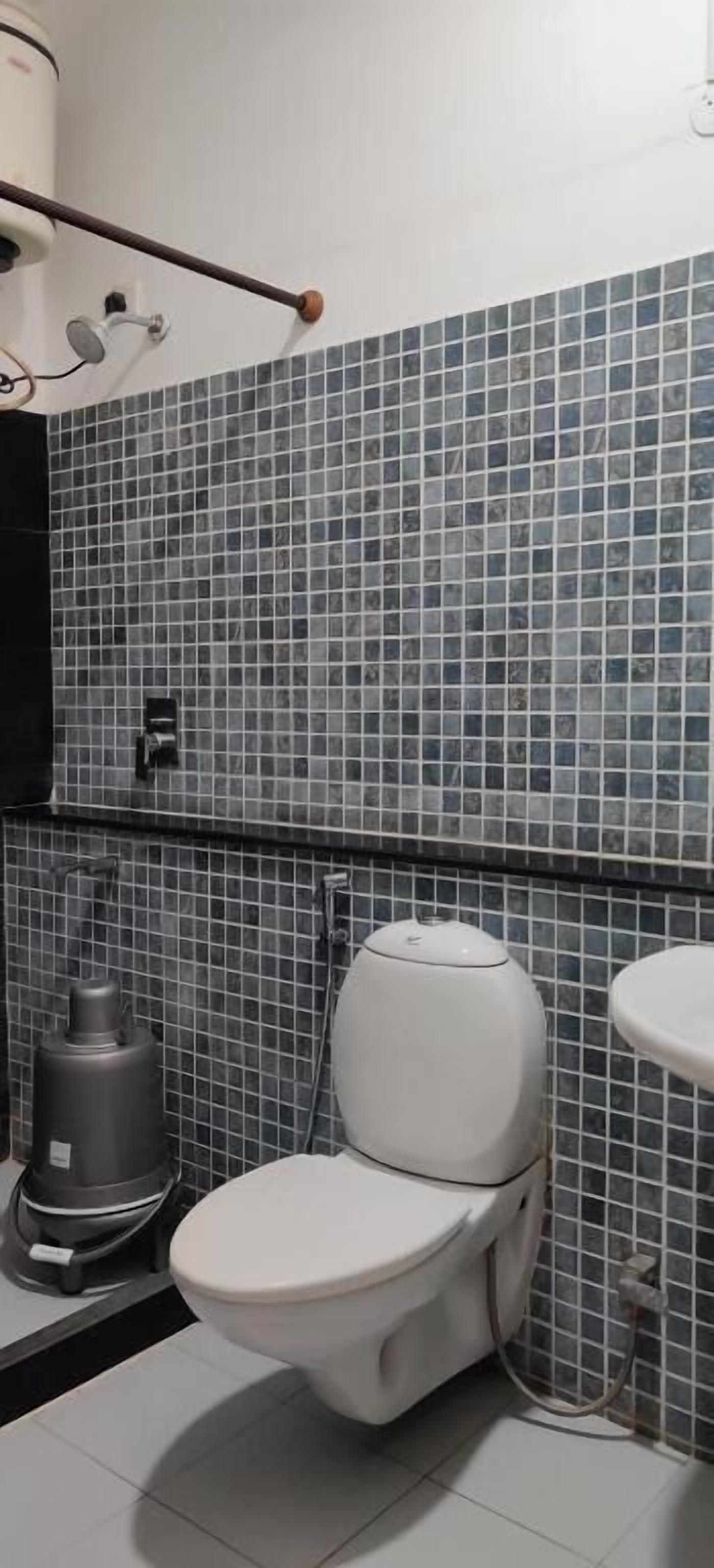 Shower, towels, soap, shampoo