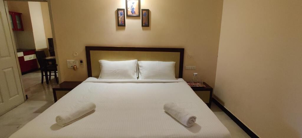 Deluxe Apartment, Balcony | Desk, soundproofing, iron/ironing board, free WiFi