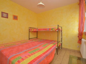 Room - Apartment with large terrace, near beach (Le Grau-du-Roi)