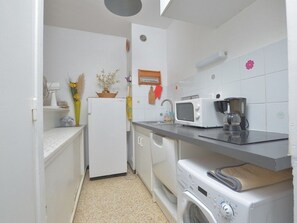 Private kitchen - Air-conditioned apartment 100m from the beach (Le Grau-du-Roi)