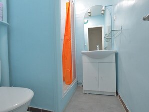 Bathroom - Air-conditioned apartment 100m from the beach (Le Grau-du-Roi)