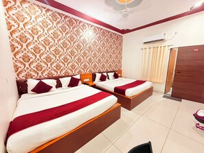 Desk, free WiFi - Hotel Santosh (Jaipur)