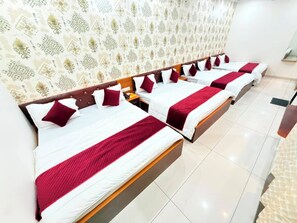 Desk, free WiFi - Hotel Santosh (Jaipur)