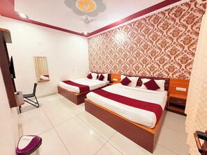 Desk, free WiFi - Hotel Santosh (Jaipur)