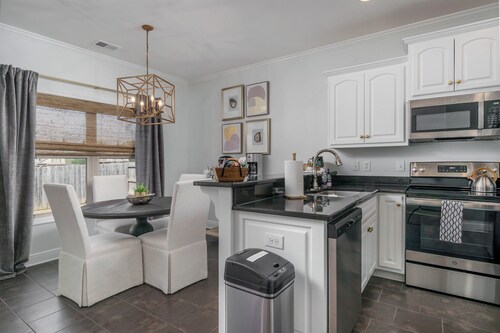 Relax at Haute Hideaway! | Minutes from UofA